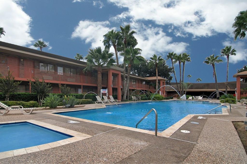 Palm Aire Hotel And Suites Weslaco Exterior photo